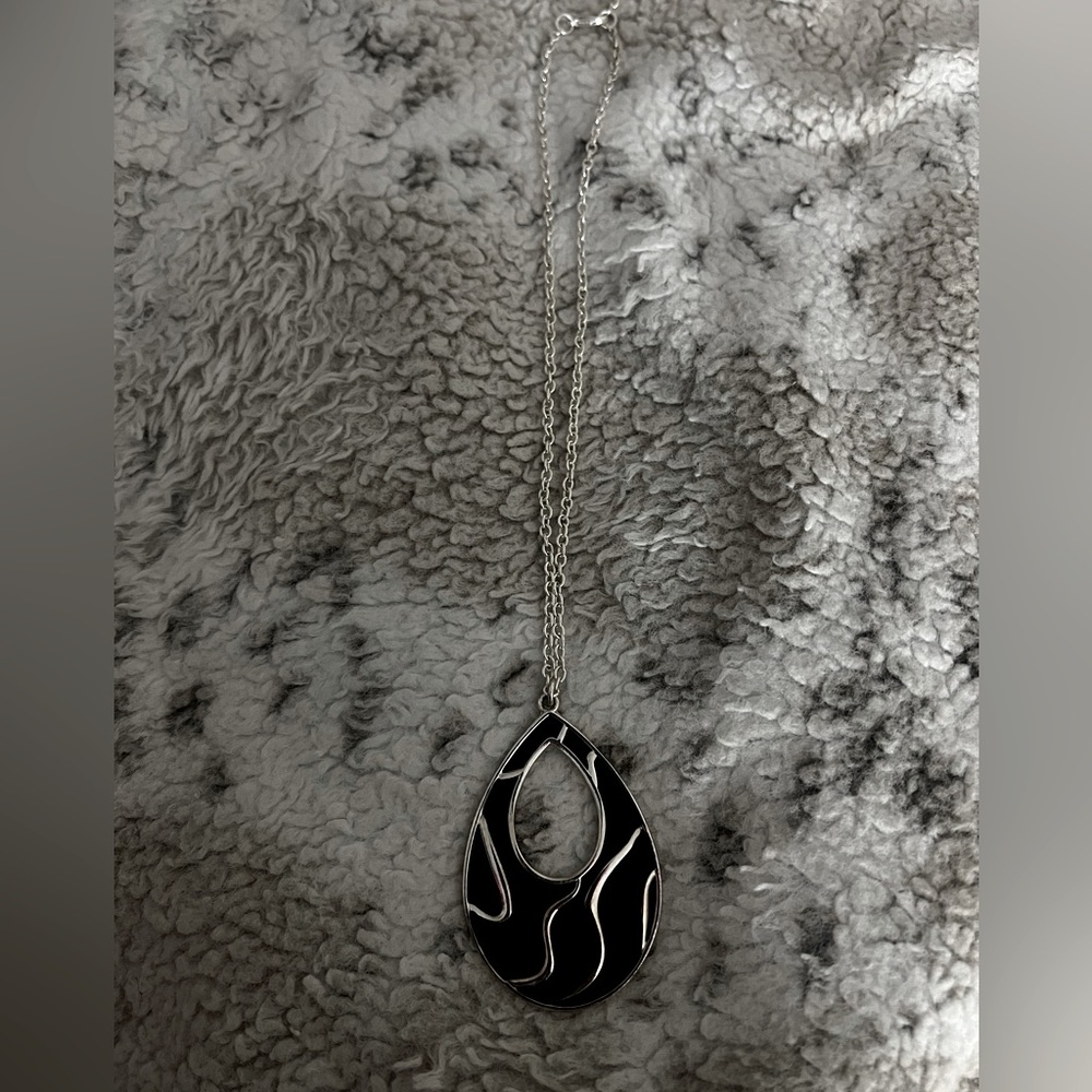 Silver necklace with black detailed pendant